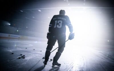 Carl F. Bucherer und Nico Hischier in der Lonza Arena